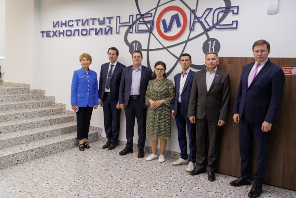 Делегация московских экспертов во главе с заместителем генерального директора по стратегическому развитию ФГБУ «Дирекция НТП» Олегом Игоревичем Карасевым ознакомилась с результатами реализации проектов КемГУ  «Чистый уголь – зеленый Кузбасс»